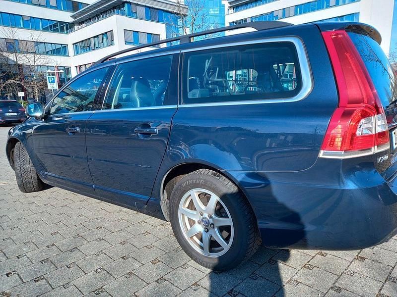 Gebraucht Volvo V70 Momentum 136 PS (100 kW) 2014 Blau Kombi
