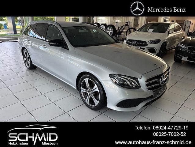 Silber Gebraucht 2019 Mercedes E200 Avantgarde Limousine | 26.650 € (Guter Preis) - Bild 1/4