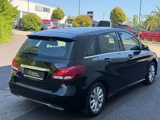 Gebraucht Mercedes B180 122 PS (89 kW) 2016 Schwarz Kleinwagen