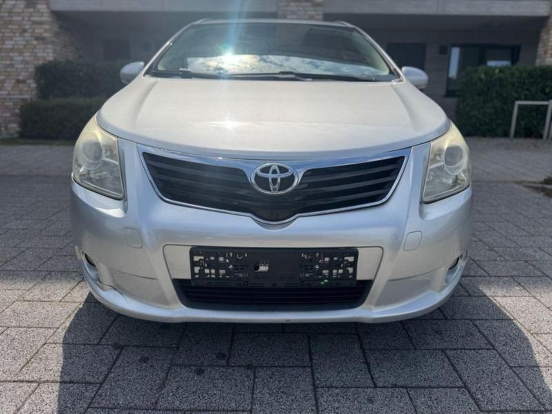 Silber Gebraucht 2009 Toyota Avensis Executive Kombi | 2.000 € (Superpreis) - Bild 1/4