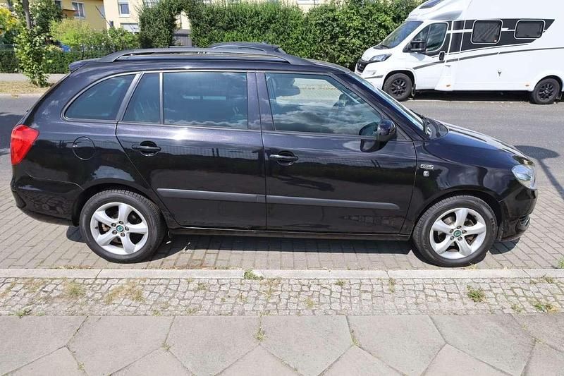 Schwarz Gebraucht 2011 Skoda Fabia Family Kleinwagen | 4.350 € (Etwas zu teuer) - Bild 1/4