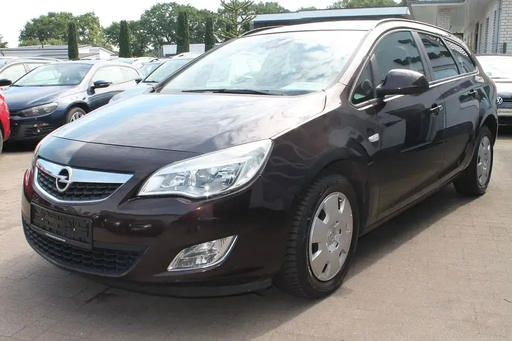 Gebraucht Opel Astra Design Edition 110 PS (80 kW) 2011 Mahogany brown (p2/so) Kombi