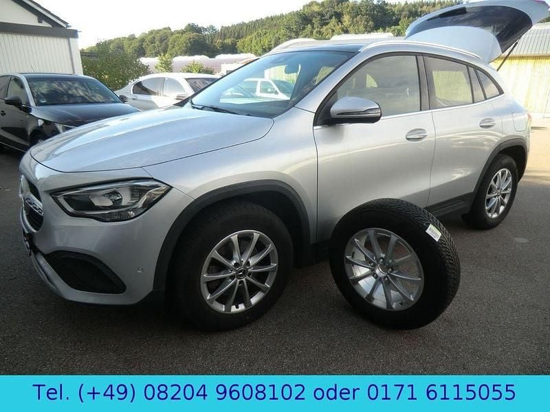 Gebraucht Mercedes GLA200 150 PS (110 kW) 2022 Iridiumsilber SUV