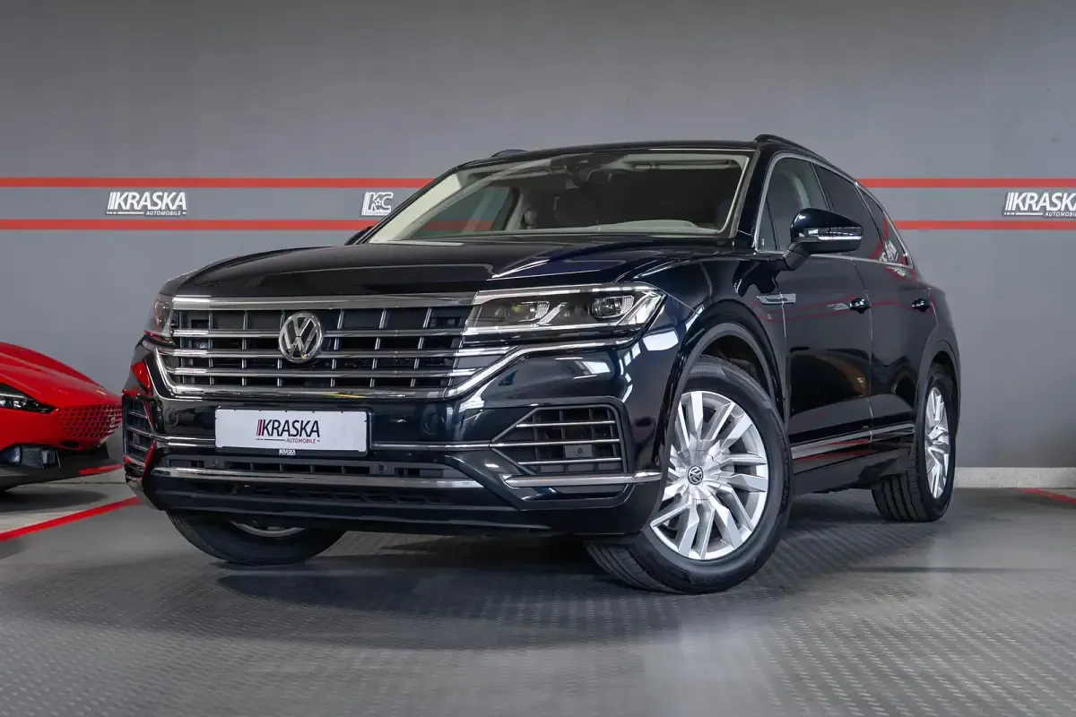 Gebraucht VW Touareg Atmosphere 231 PS (169 kW) 2019 Moonlight blue perleffekt SUV