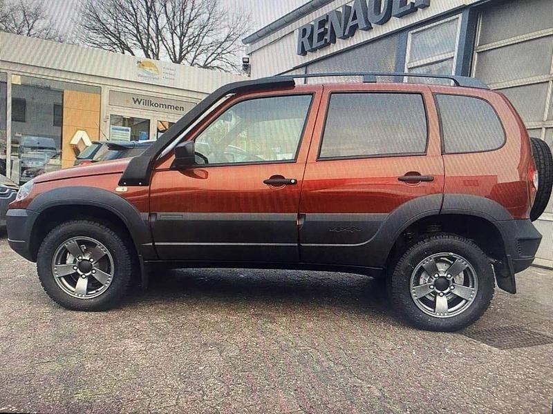 Gebraucht Lada niva 80 PS (58 kW) 2021 Rot SUV