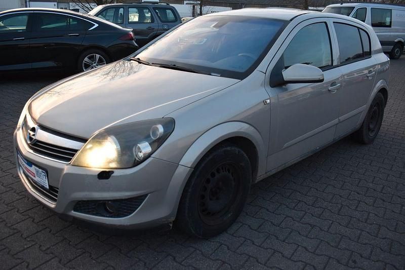 Gebraucht Opel Astra Innovation 116 PS (85 kW) 2008 Silber Limousine