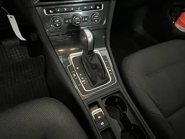 Gebraucht VW Golf VII Comfortline 150 PS (110 kW) 2020 Limousine
