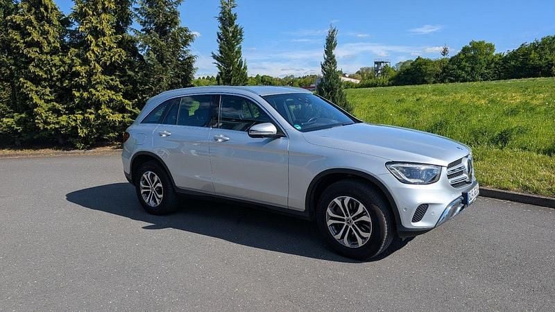 Silber Gebraucht 2020 Mercedes GLC220 SUV | 32.500 € (Superpreis) - Bild 1/4