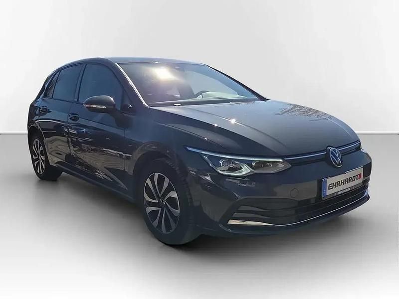 Gebraucht VW Golf VIII Life 131 PS (96 kW) 2023 Grau Limousine