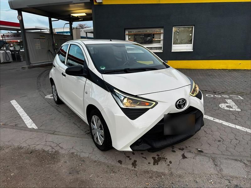 Gebraucht Toyota Aygo 72 PS (52 kW) 2019 Weiß Kleinwagen