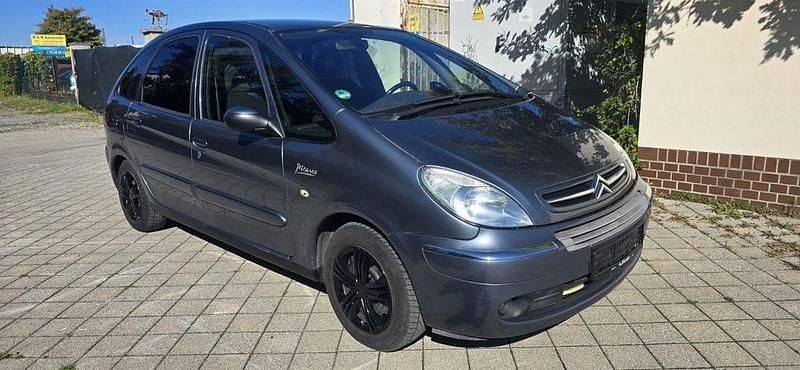 Grau Gebraucht 2009 Citroën Xsara Picasso Style Van / Kleinbus | 1.990 € (Fairer Preis) - Bild 1/4