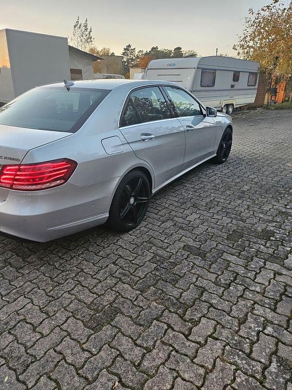 Gebraucht Mercedes E300 231 PS (169 kW) 2014 Silber Limousine