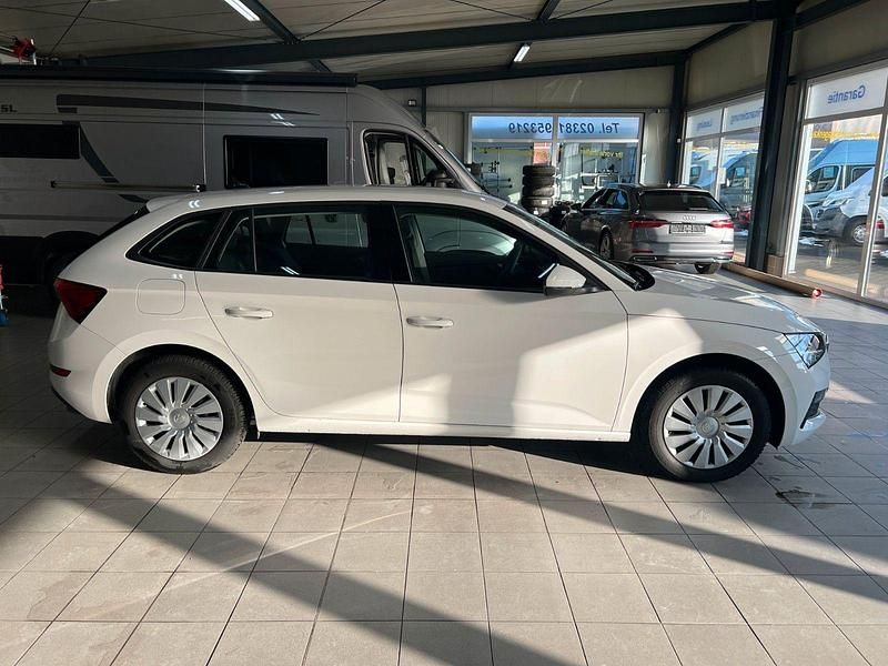Używany Skoda Scala Active 95 KM (69 kW) 2022 Biały Hatchback