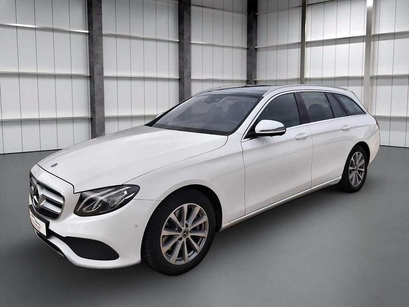 Gebraucht Mercedes E220 194 PS (142 kW) 2018 Polarweiss Kombi