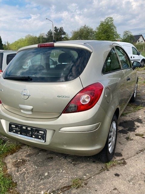 Używany Opel Corsa 60 KM (44 kW) 2009 Beżowy Sedan/Limuzyna