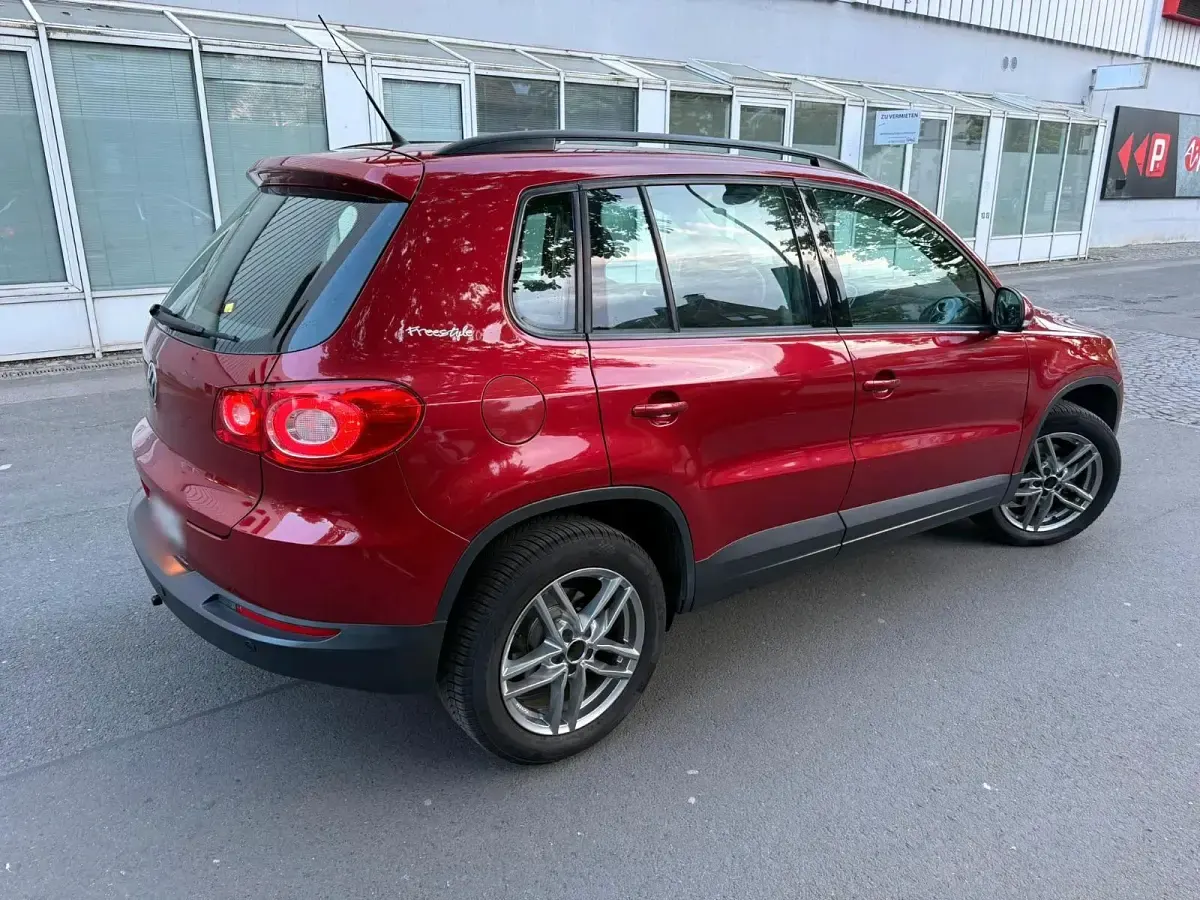 Używany VW Tiguan 140 KM (102 kW) 2011 Czerwony SUV