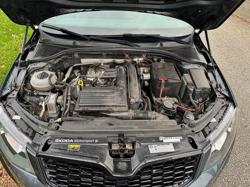 Usado Skoda Octavia RS 150 HP (110 kW) 2016 Cinzento Carrinha