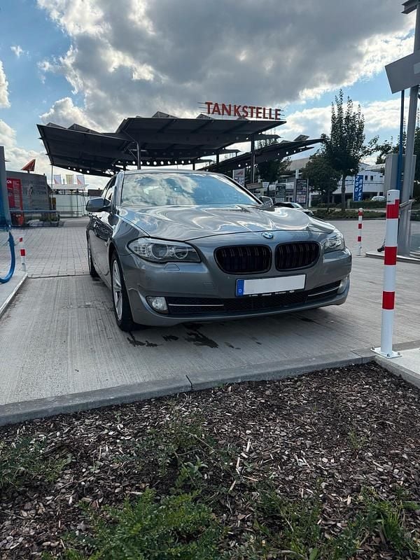 Grau Gebraucht 2011 BMW 535 Limousine | 8.250 € (Superpreis) - Bild 1/4