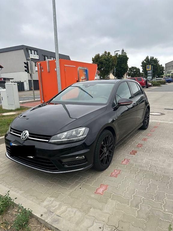 Schwarz Gebraucht 2016 VW Golf VII R-line Limousine | 14.500 € (Fairer Preis) - Bild 1/4