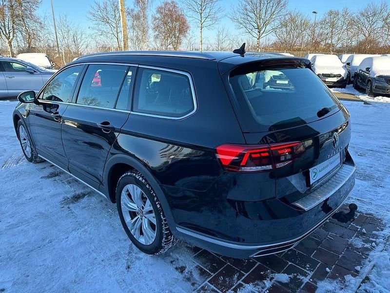 Gebraucht VW Passat Alltrack R 200 PS (147 kW) 2022 Schwarz Kombi