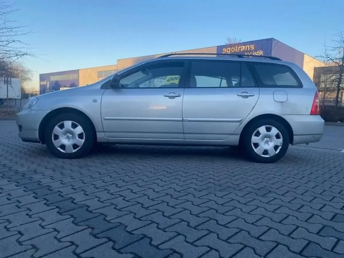 Używany Toyota Corolla 90 KM (66 kW) 2007 Srebrny Kombi