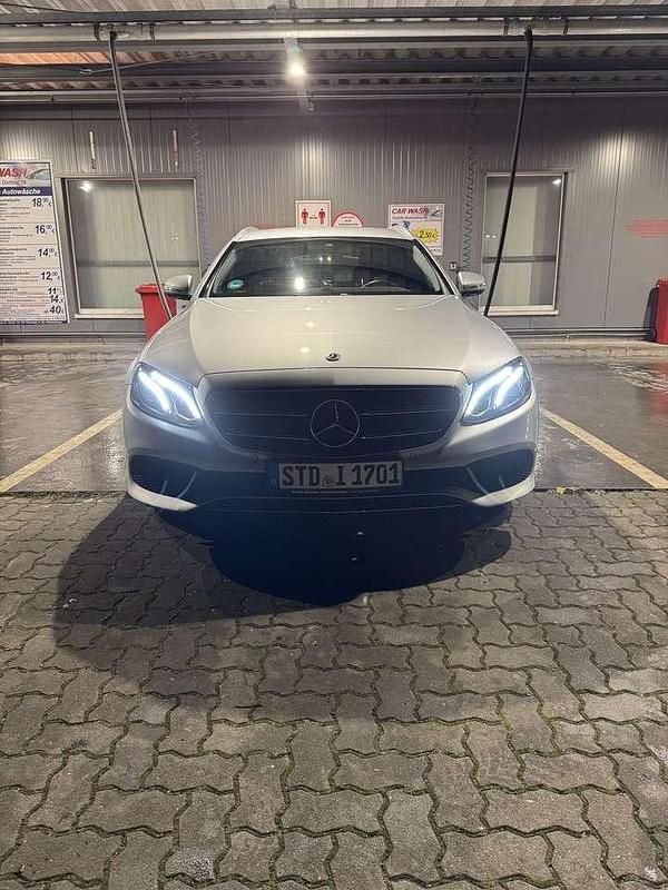 Gebraucht Mercedes E220 194 PS (142 kW) 2020 Silber Kombi