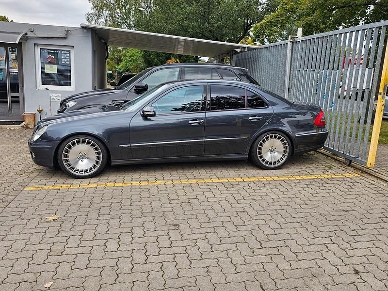 Blau Gebraucht 2009 Mercedes E280 Avantgarde Limousine | 8.500 € (Fairer Preis) - Bild 1/4