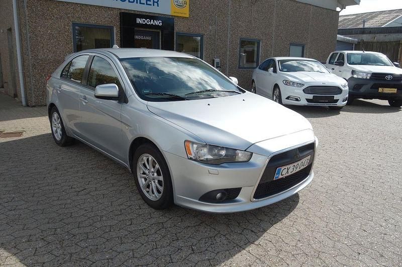 Silber Gebraucht 2011 Mitsubishi Lancer Sportback Limousine | 3.400 € (Fairer Preis) - Bild 1/4