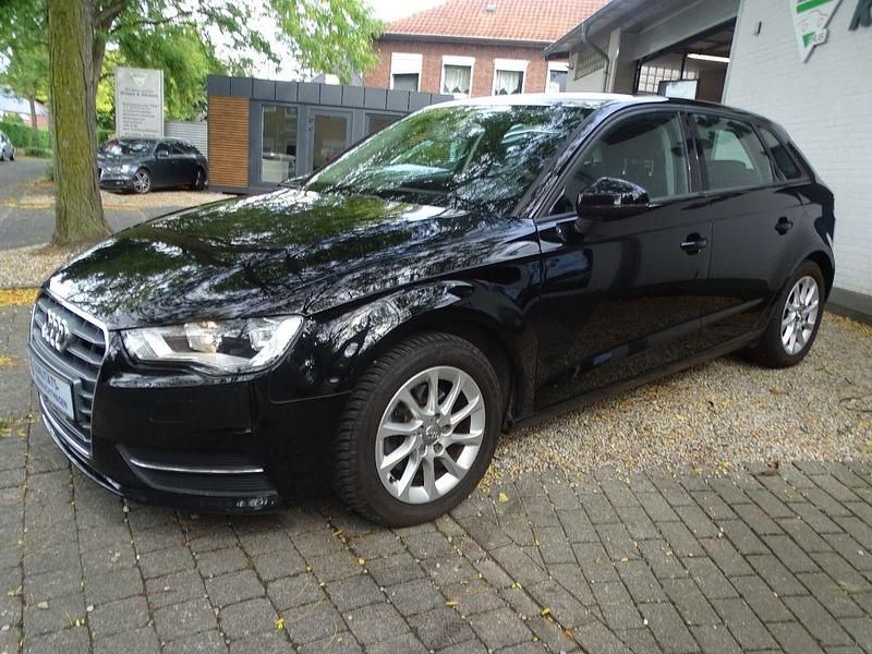 Gebraucht Audi A3 Attraction 105 PS (77 kW) 2013 Schwarz Limousine