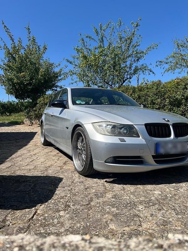 Gebraucht BMW 320 150 PS (110 kW) 2005 Grau Limousine