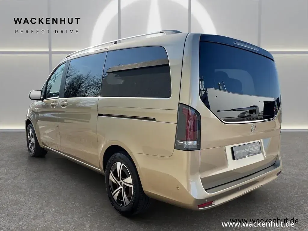 Gebraucht Mercedes V220 Style 163 PS (119 kW) 2025 Gold Van / Kleinbus