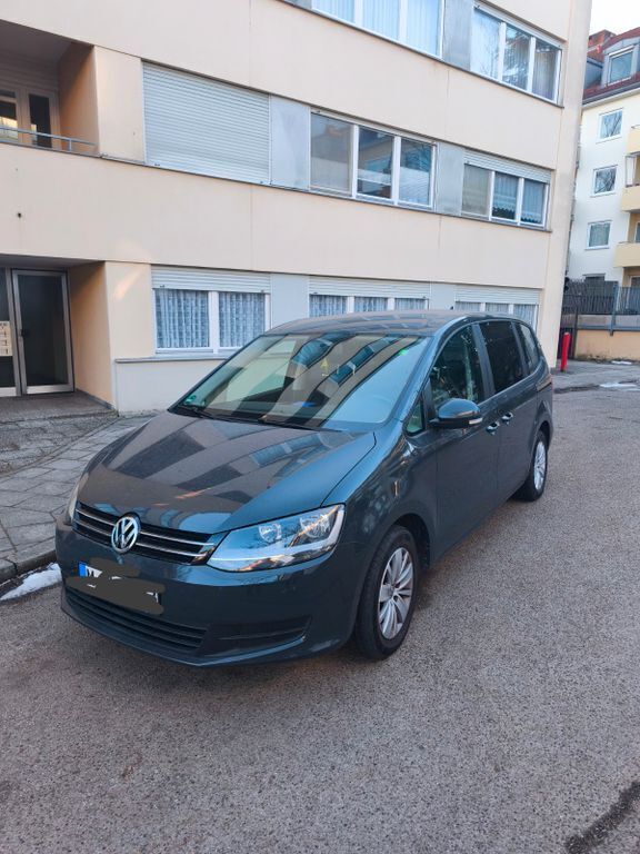 Grau Gebraucht 2015 VW Sharan Trendline Van / Kleinbus | 12.000 € (Fairer Preis) - Bild 1/4