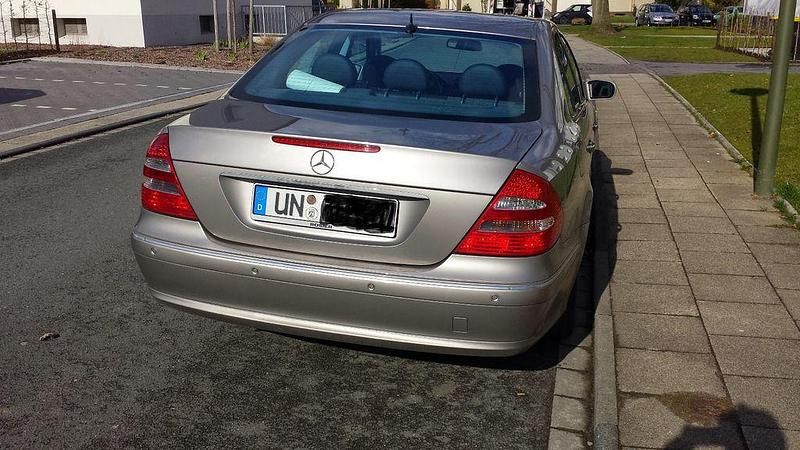 Gebraucht Mercedes E220 Avantgarde 150 PS (110 kW) 2005 Grau Limousine