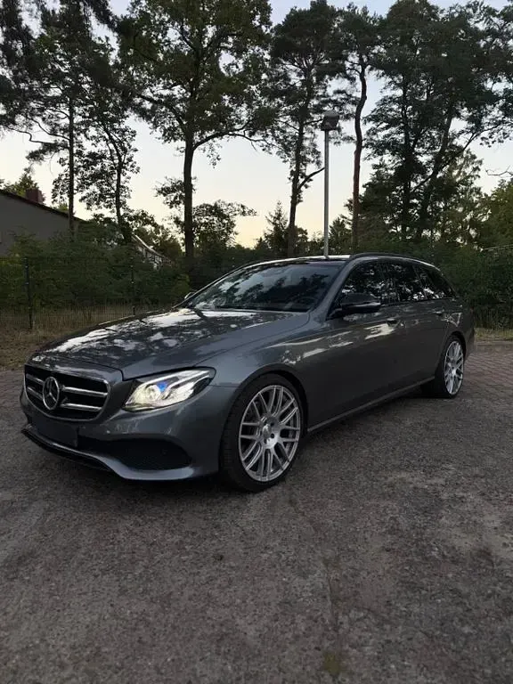 Gebraucht Mercedes E300 245 PS (180 kW) 2019 Grau Kombi
