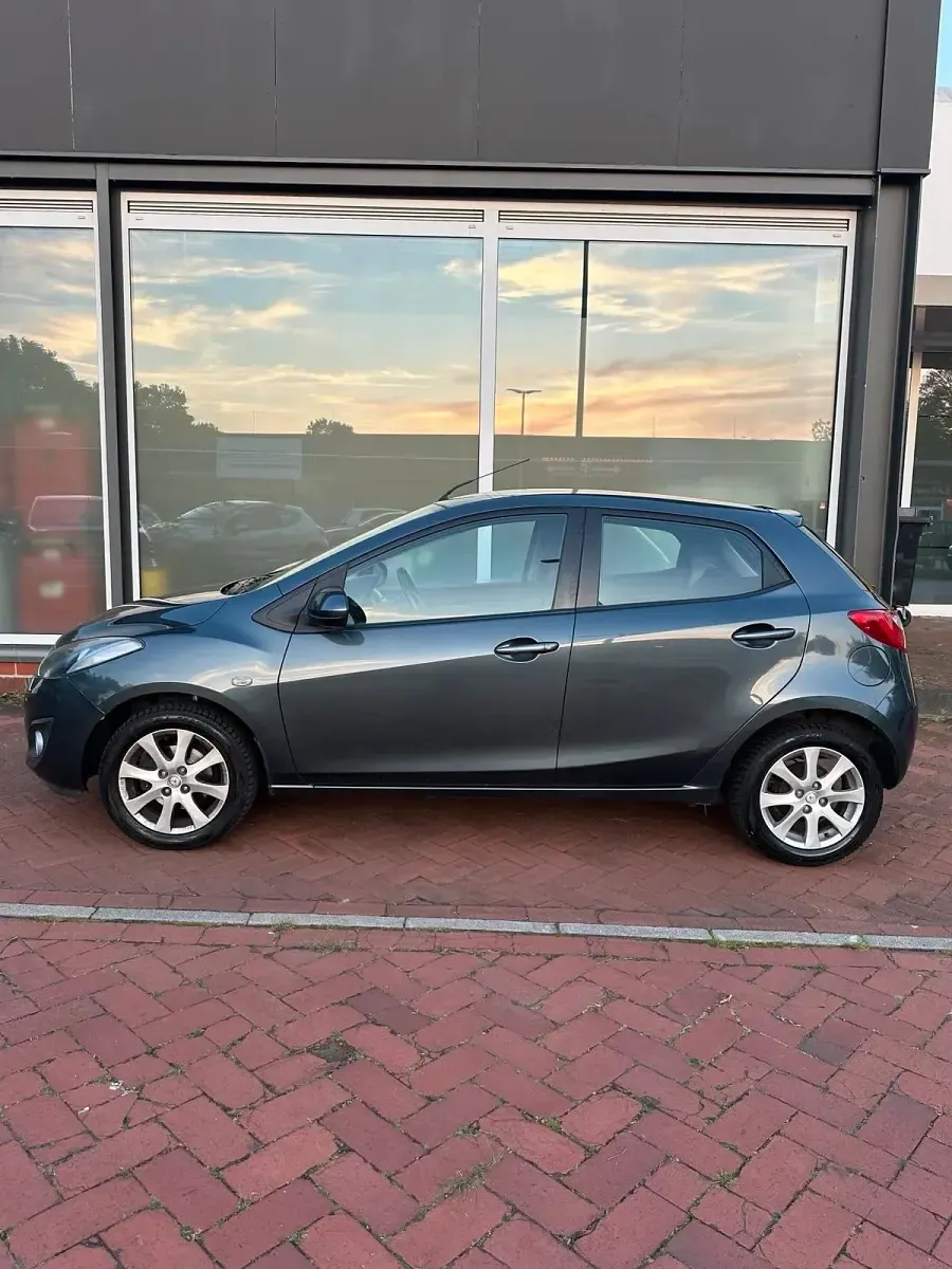 Gebraucht Mazda 2 75 PS (55 kW) 2011 Grau Kleinwagen
