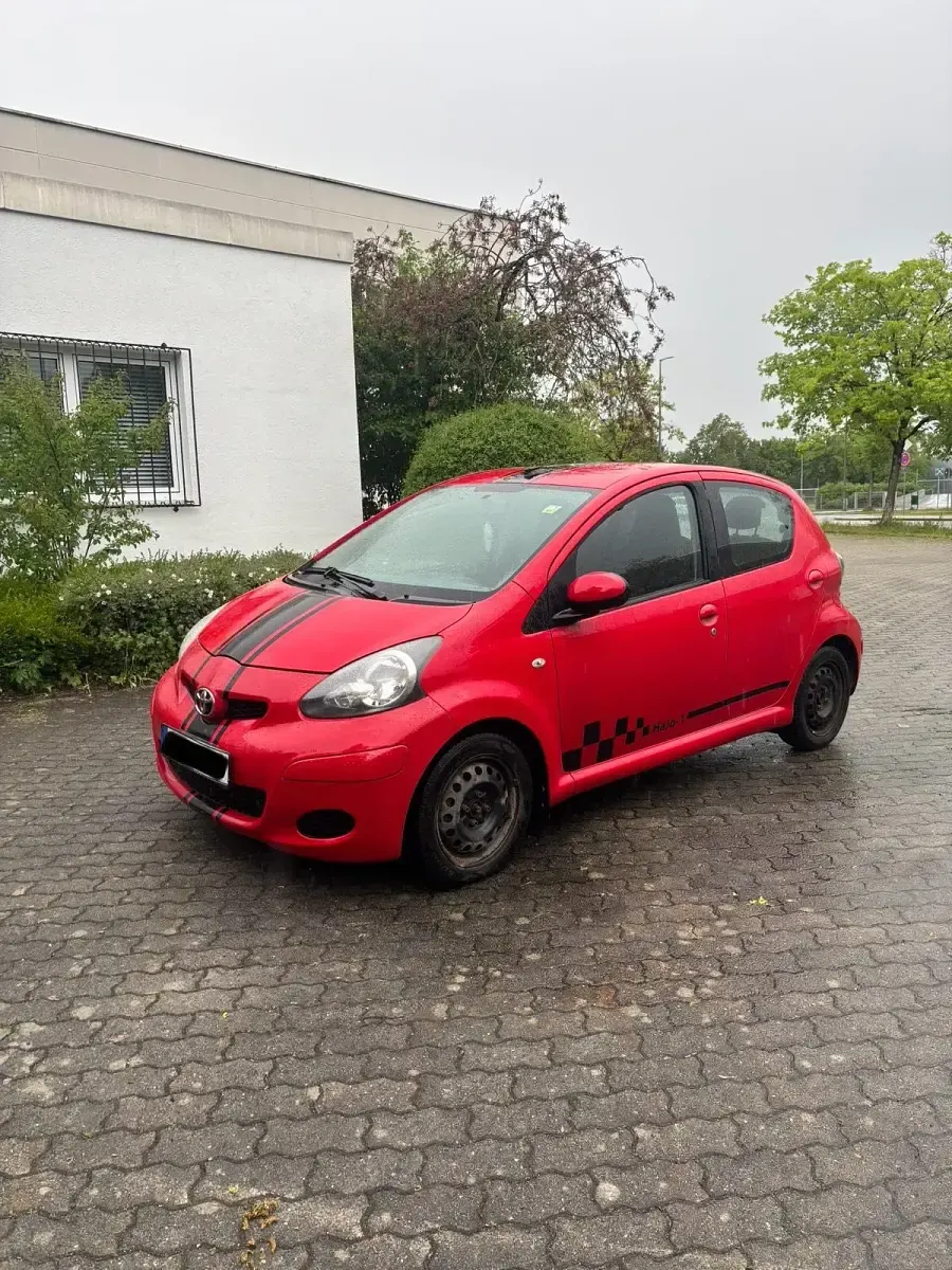 Second-hand Toyota Aygo 68 CP (50 kW) 2009 Roșu Hatchback