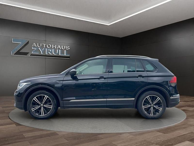 Gebraucht VW Tiguan Active 131 PS (96 kW) 2023 Schwarz SUV
