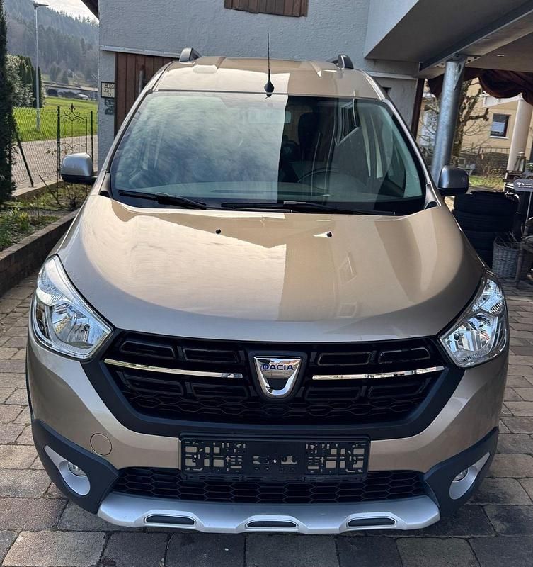 Gebraucht Dacia Dokker Stepway 131 PS (96 kW) 2019 Gold Van / Kleinbus