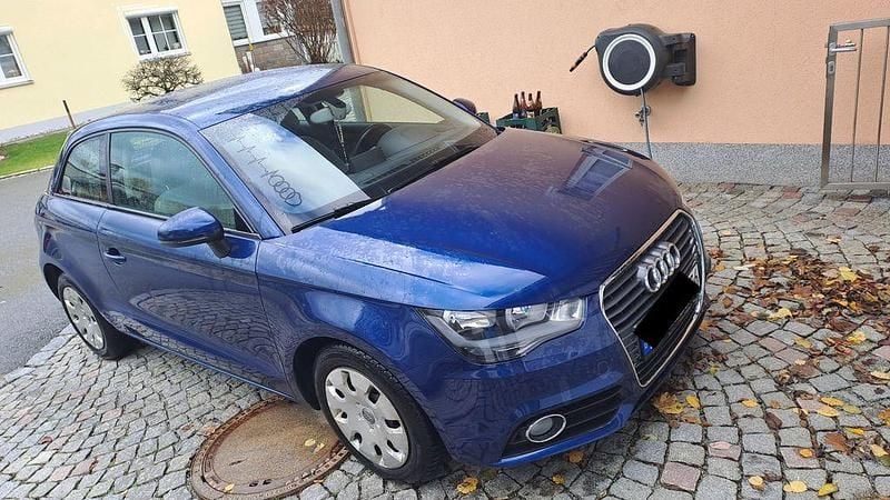 Gebraucht Audi A1 Attraction 86 PS (63 kW) 2012 Blau Kleinwagen