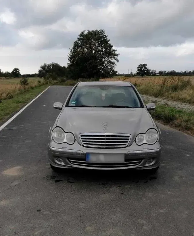 Gebraucht Mercedes C180 143 PS (105 kW) 2004 Gold Limousine