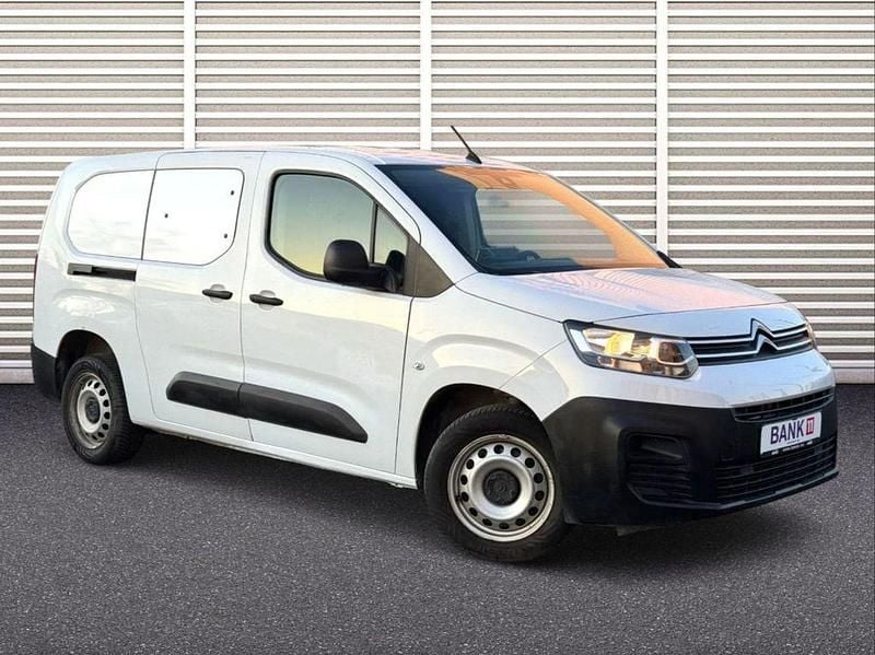 Second-hand Citroën Berlingo 102 CP (75 kW) 2022 Alb Monovolum