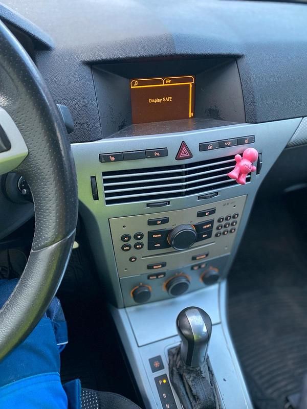 Gebraucht Opel Astra 125 PS (91 kW) 2005 Schwarz Kombi