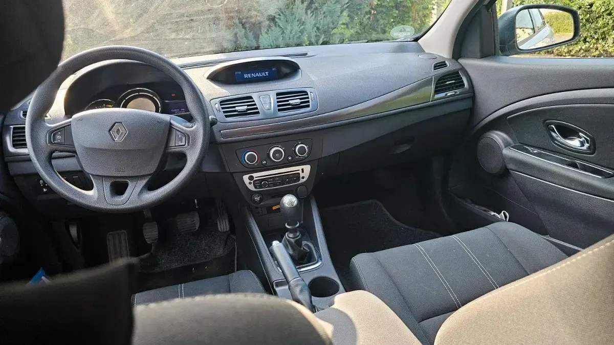Gebraucht Renault Mégane GrandTour Initiale Paris 116 PS (85 kW) 2015 Weiß Kombi