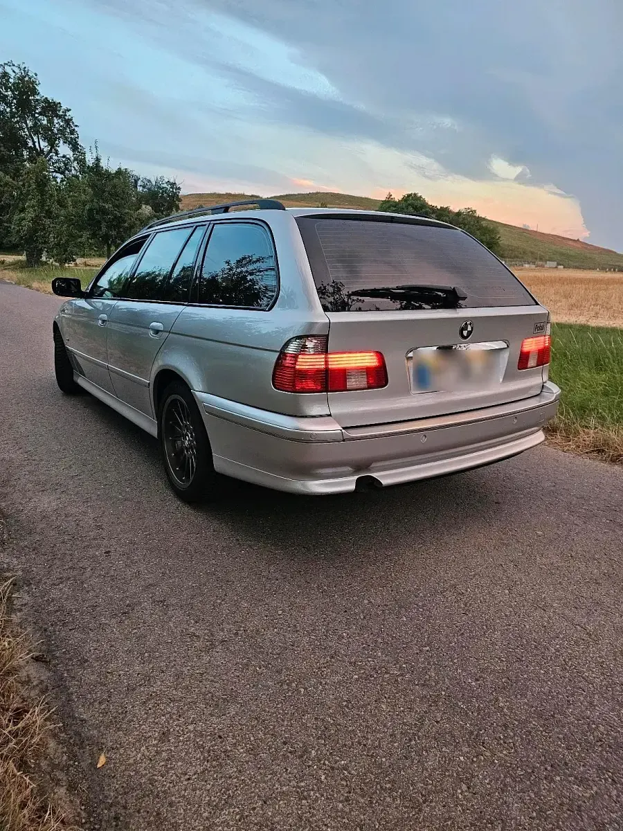 Gebraucht BMW 530 Executive 193 PS (141 kW) 2002 Silber Kombi