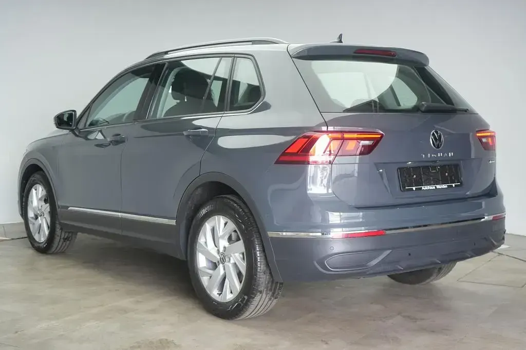 Gebraucht VW Tiguan Life 200 PS (147 kW) 2023 Grau SUV