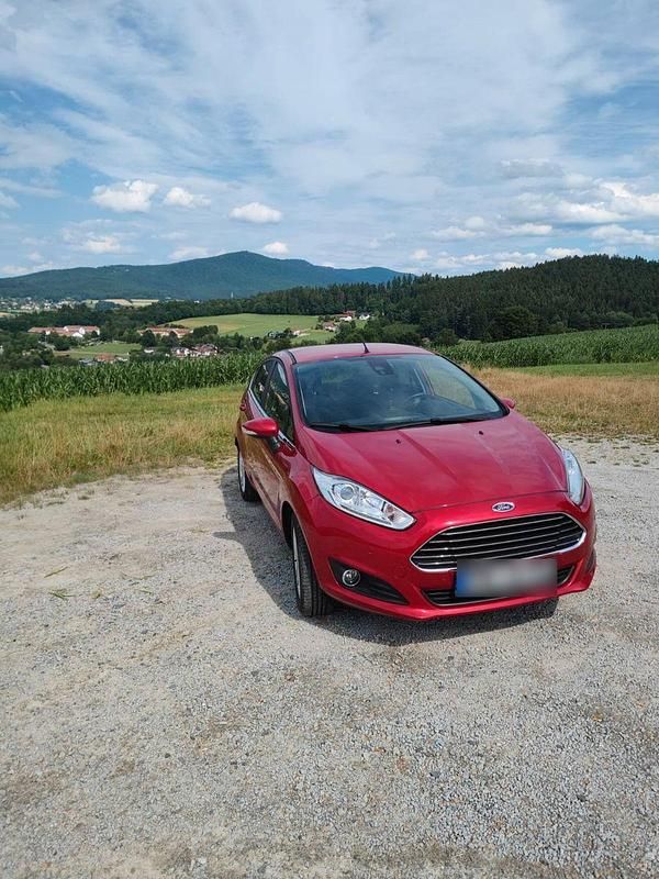 Gebraucht Ford Fiesta SYNC Edition 101 PS (74 kW) 2015 Rot Kleinwagen