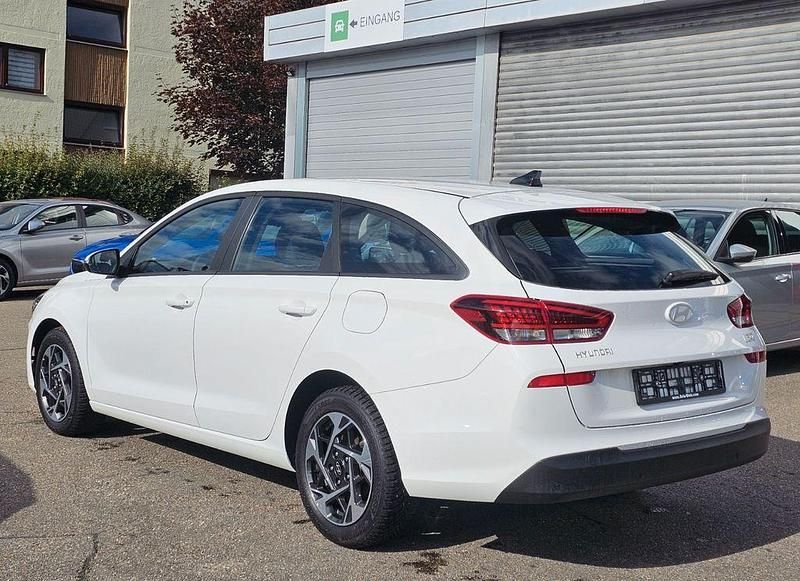Gebraucht Hyundai i30 101 PS (74 kW) 2024 Weiß Kombi