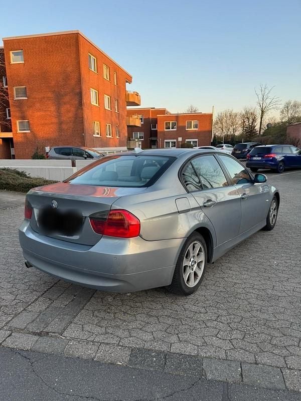 Gebraucht BMW 318 130 PS (95 kW) 2006 Grau Limousine