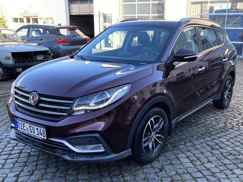 Gebraucht DFSK Glory 580 145 PS (106 kW) 2021 Dunkelrot m2 SUV