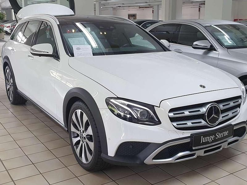 Weiß Gebraucht 2018 Mercedes E220 Kombi | 25.000 € (Etwas zu teuer) - Bild 1/4